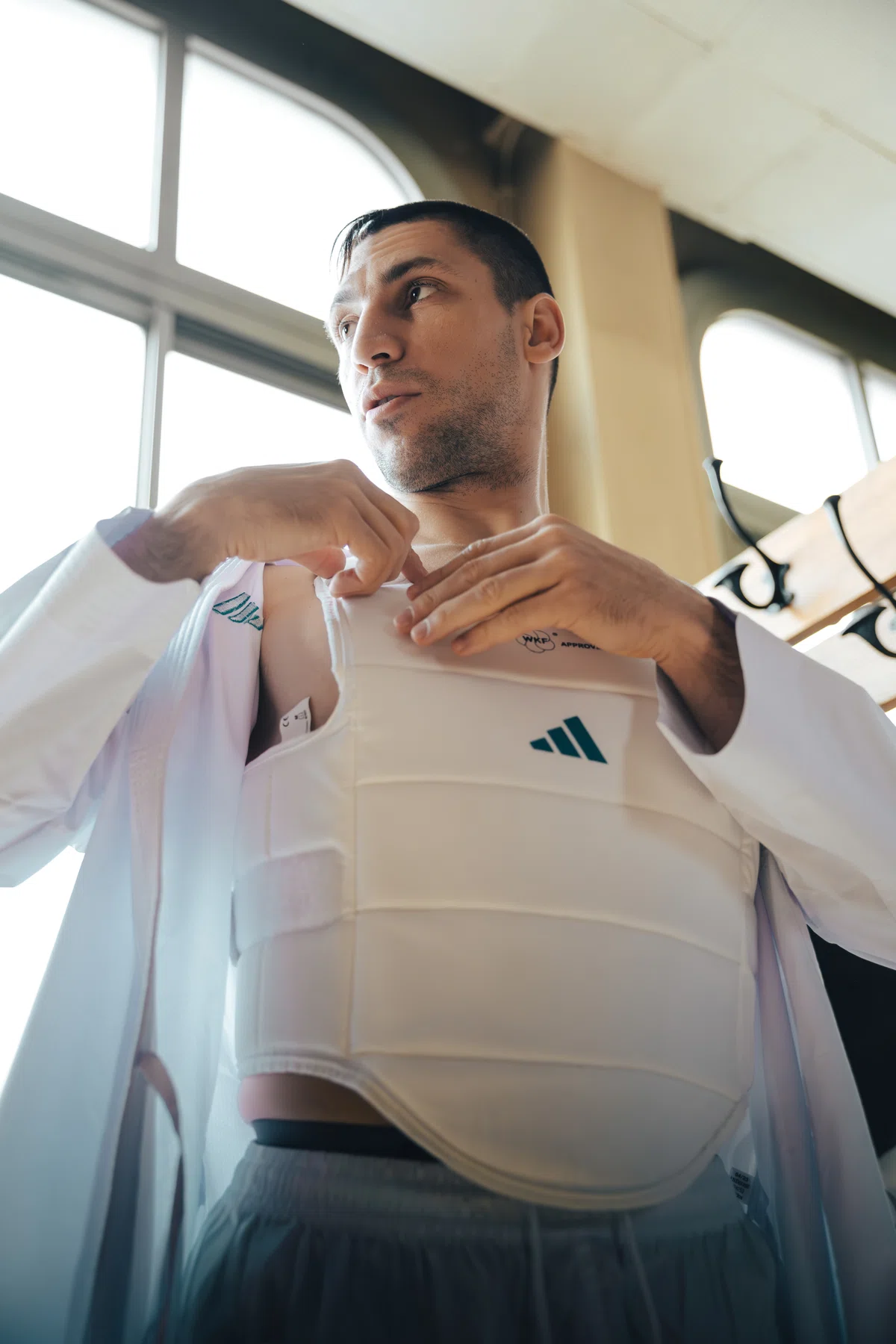 Protetor de Tórax Adidas Chest Guard WKF para Kumite - detalhe do produto